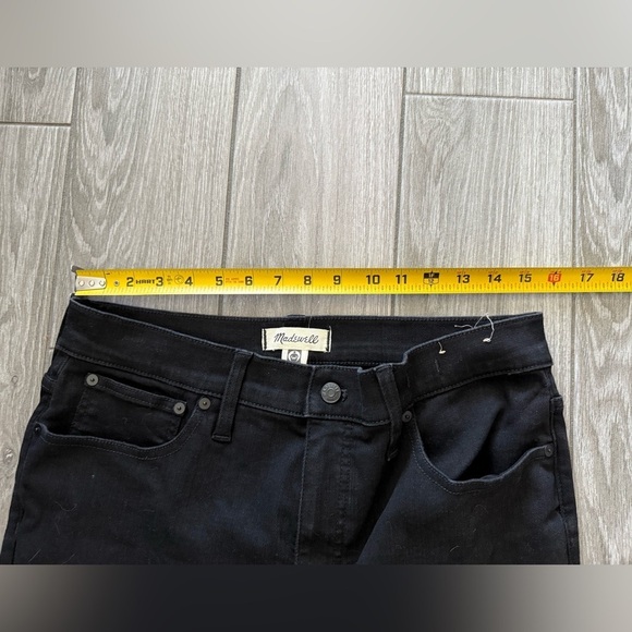 Madewell|Mid rise kick out jeans in solid black,size 31 tall•••Classic staple - Picture 15 of 16